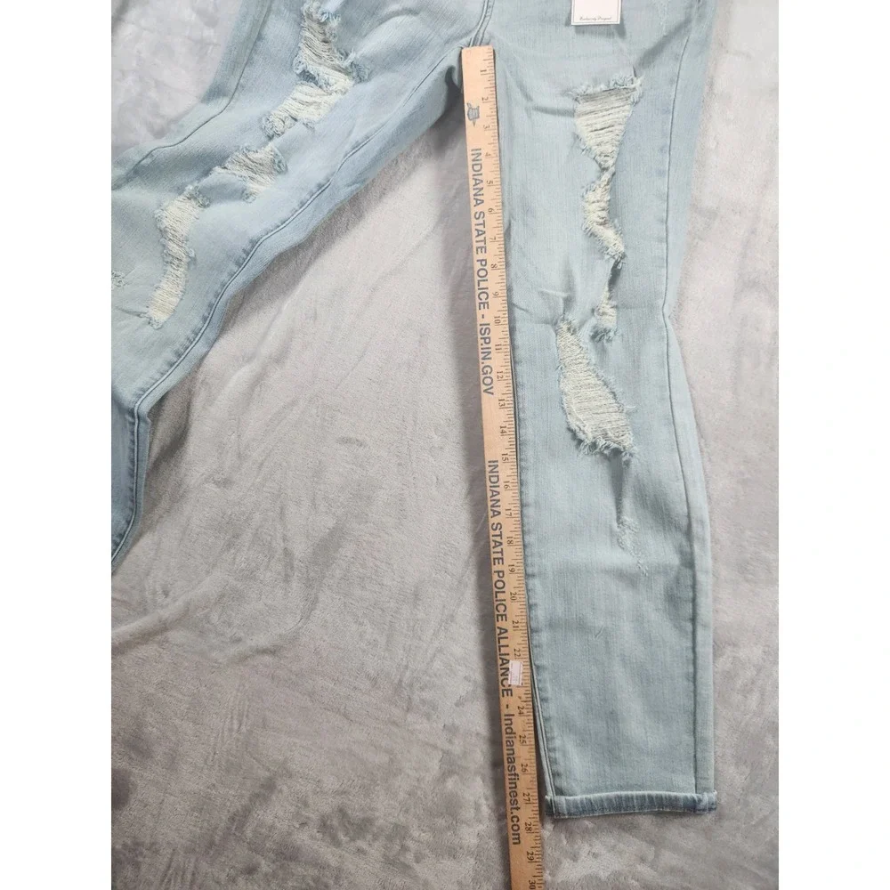 Judy Blue Boyfriend Fit Jeans Women's 3/26 Distressed Mid Rise Light Wash JB8878
